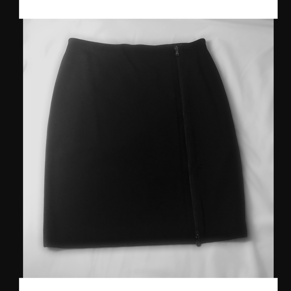 ❄️❄️Ann Taylor Size 8 Black Skirt w/ Zipper Detail
